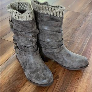 Like new sweater boots